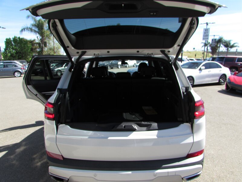 Used 2023 BMW X5 xDrive40i w/ Premium Package AWD/4WD image 33