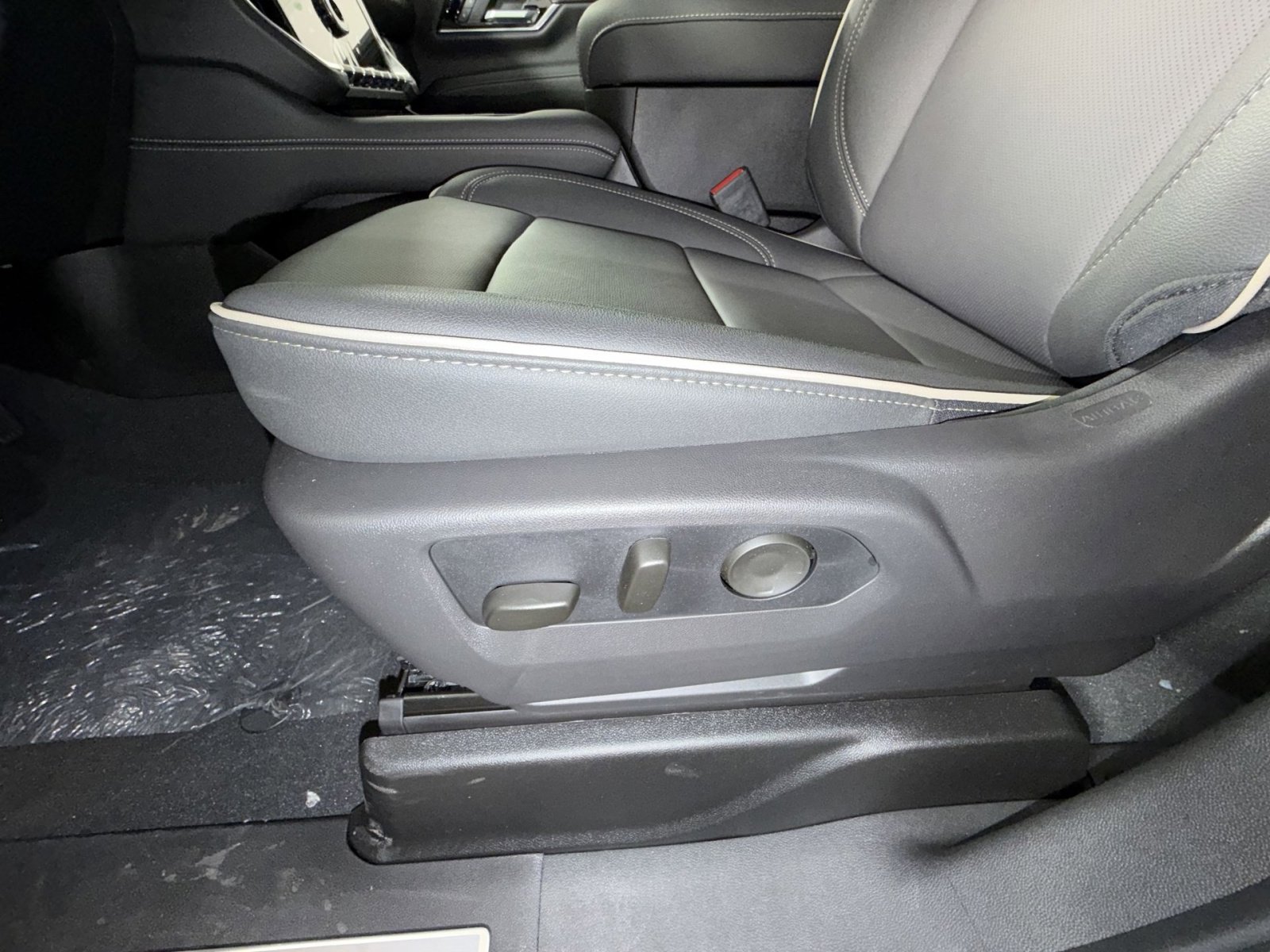 New 2026 GMC Yukon XL Elevation w/ Elevation Premium Package image 14