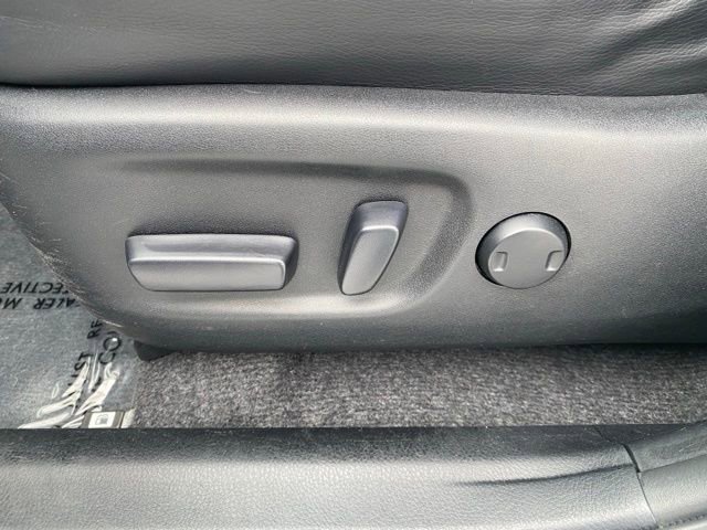 Used 2015 Toyota RAV4 Limited w/ Technology Package AWD/4WD image 19