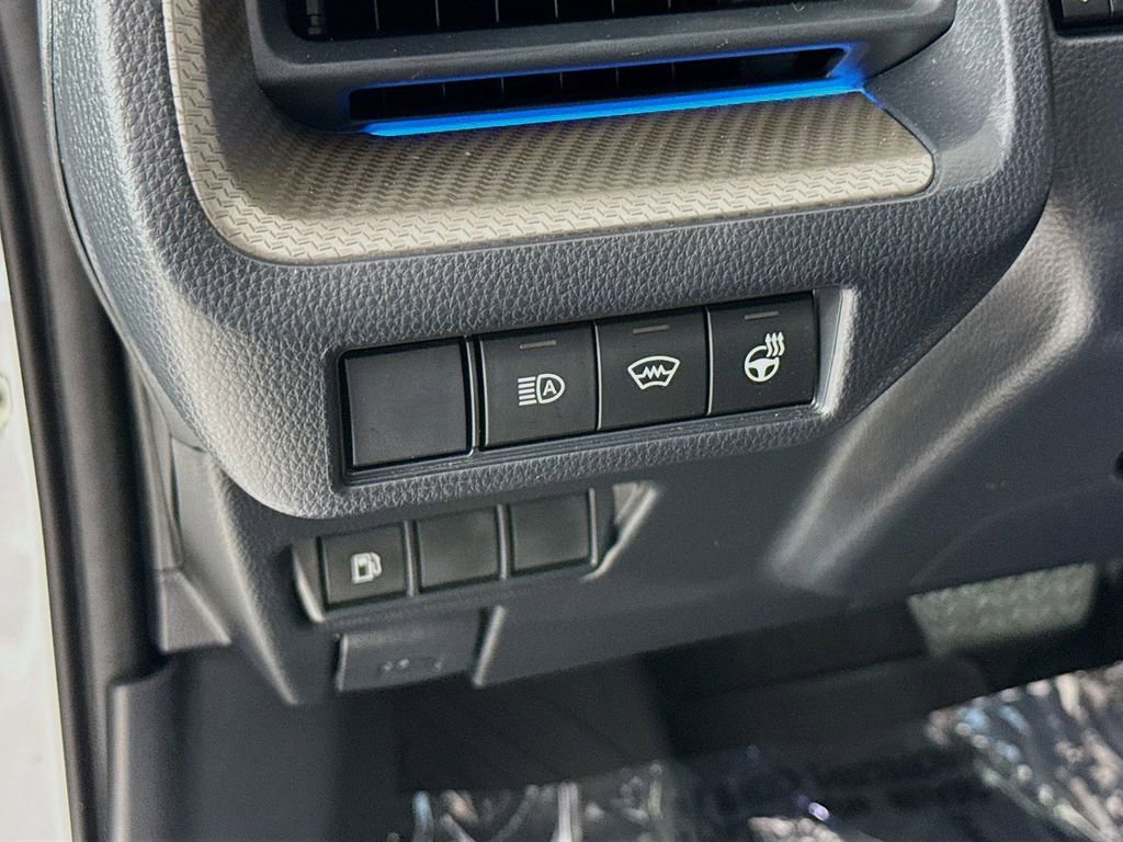 Used 2025 Toyota Prius XLE image 10