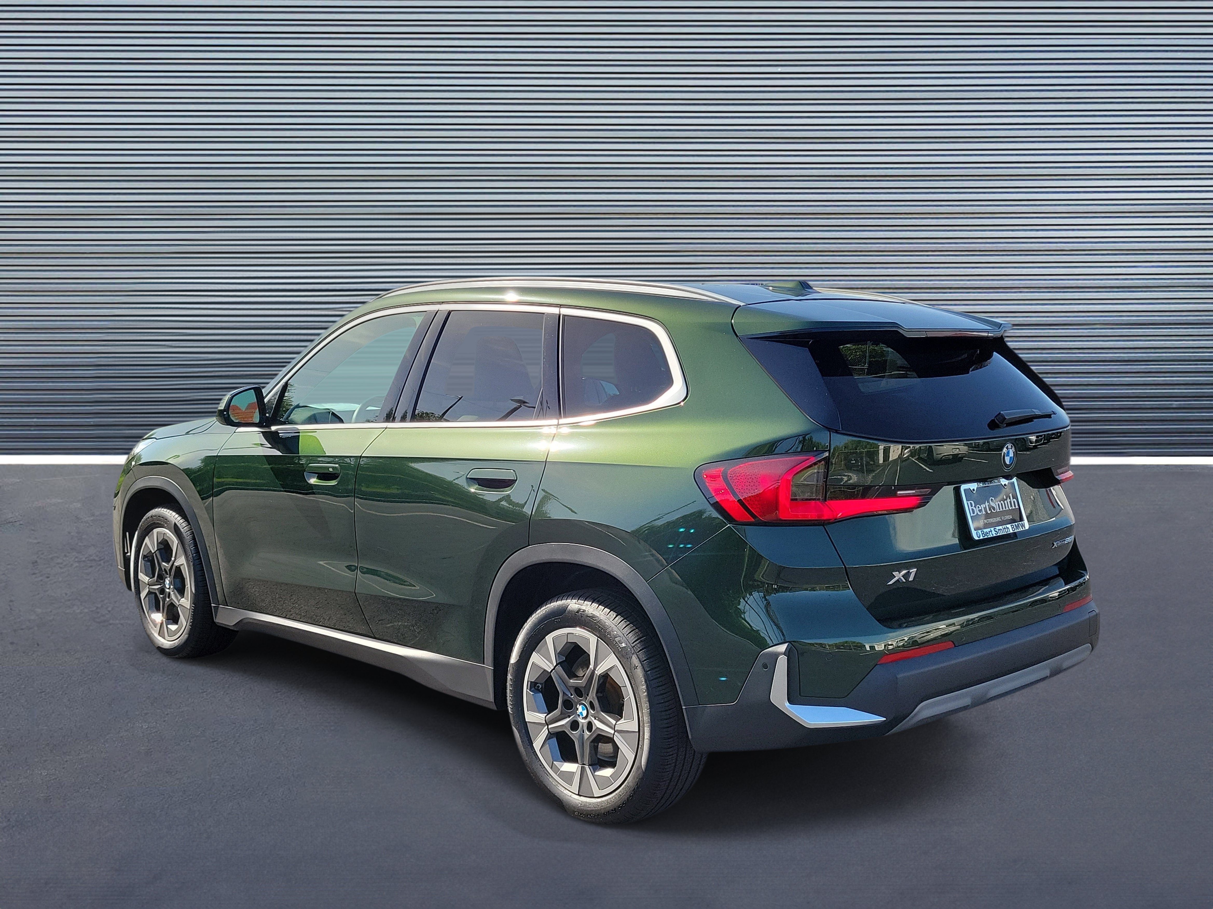 Used 2023 BMW X1 xDrive28i w/ Convenience Package AWD/4WD image 4