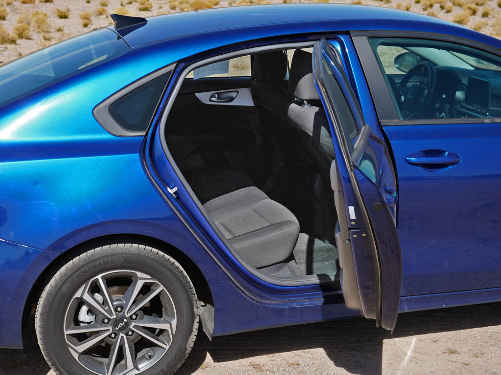 Used 2024 Kia Forte LXS w/ LXS Technology Package image 9