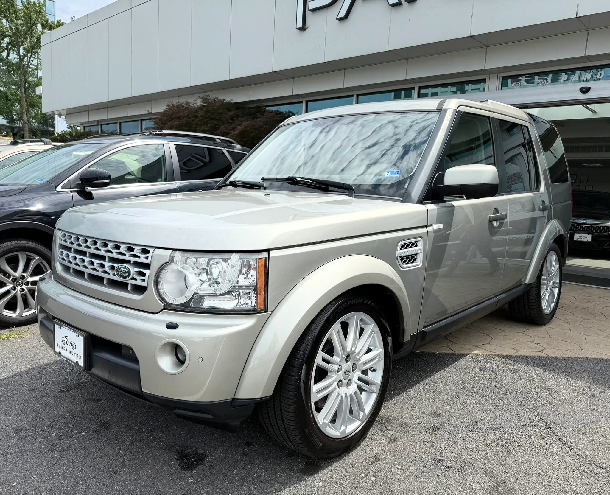 Used 2012 Land Rover LR4 HSE LUX AWD/4WD image 3