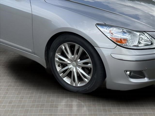 Used 2010 Hyundai Genesis 4.6 w/ Technology Pkg 5 RWD image 10