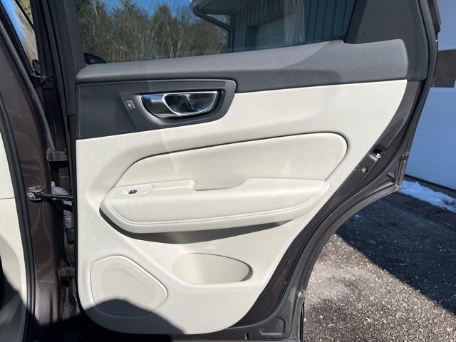 Certified 2025 Volvo XC60 T8 Core image 18
