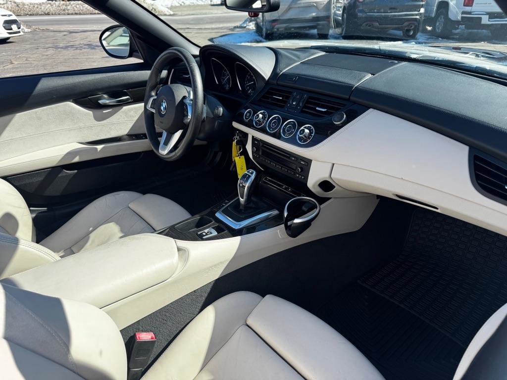 Used 2011 BMW Z4 sDrive35i image 17