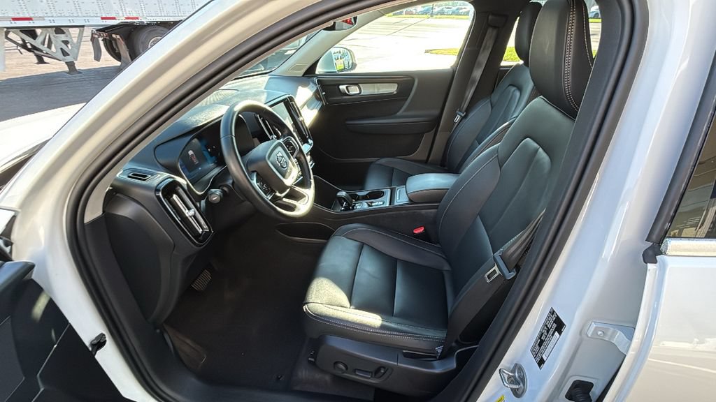 Certified 2025 Volvo XC40 B5 Core w/ Climate Package AWD/4WD image 25