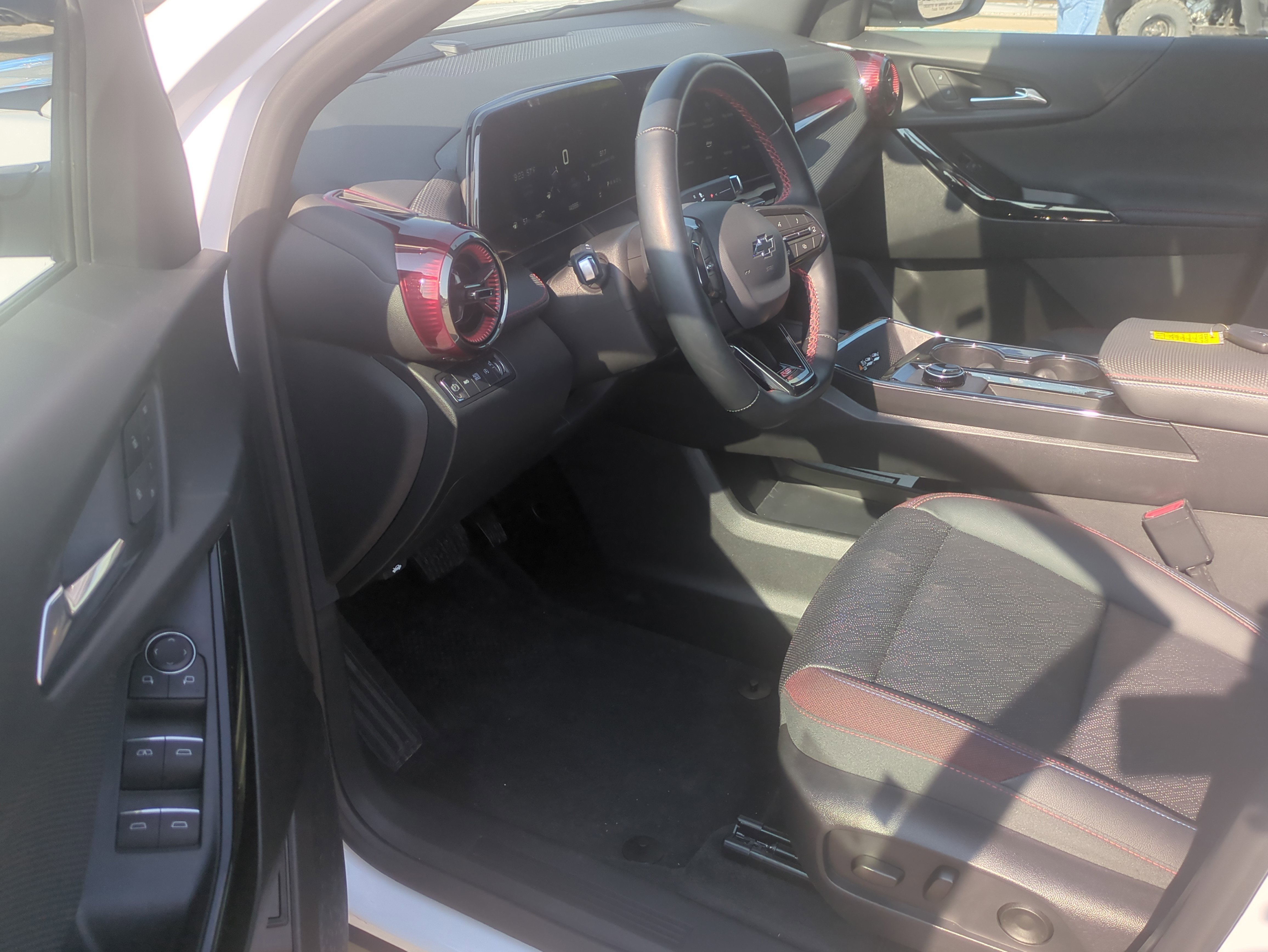 Used 2025 Chevrolet Equinox RS w/ Safety and Technology Package image 8