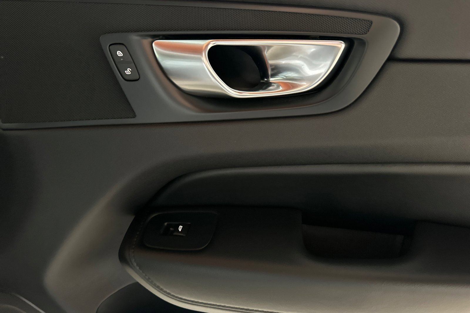 Used 2024 Volvo XC60 B5 Core image 22