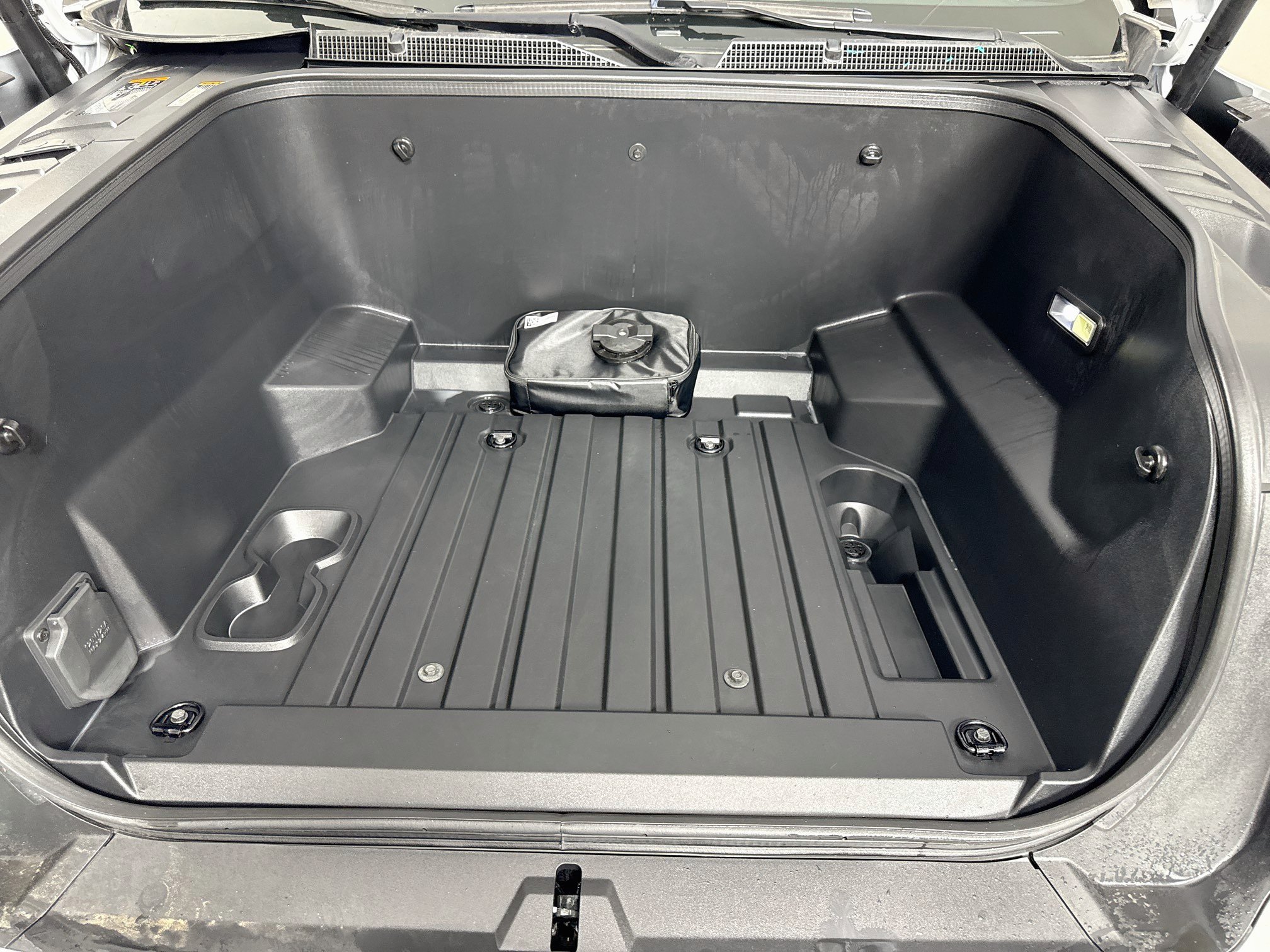 Used 2025 Chevrolet Silverado EV RST AWD/4WD image 33