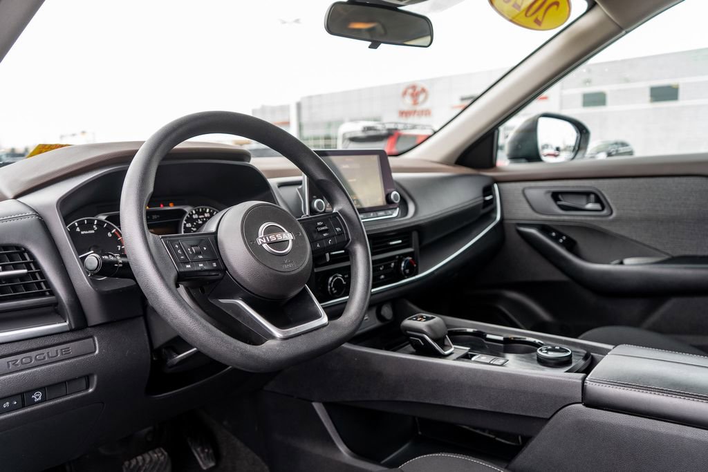 Used 2023 Nissan Rogue S image 18