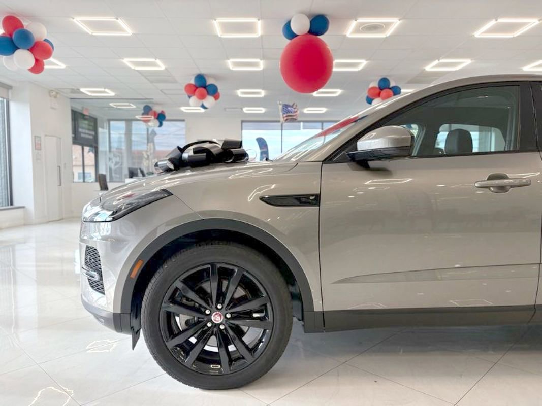 Used 2022 Jaguar E-PACE SE image 5
