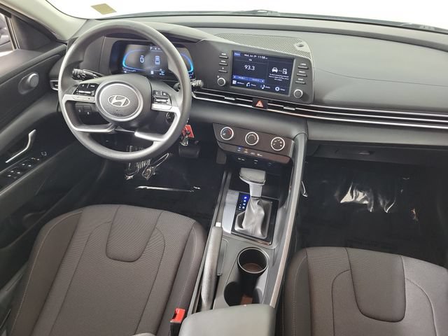 Used 2025 Hyundai Elantra SE FWD image 15