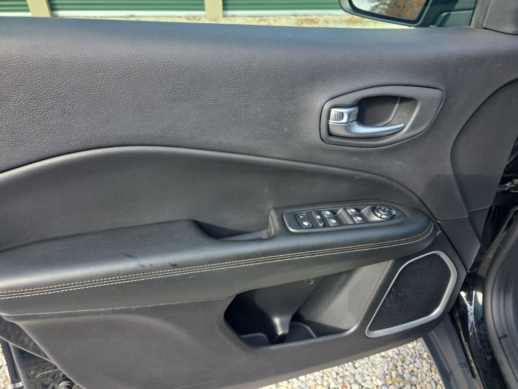 Used 2018 Jeep Compass Latitude w/ Popular Equipment Group image 14