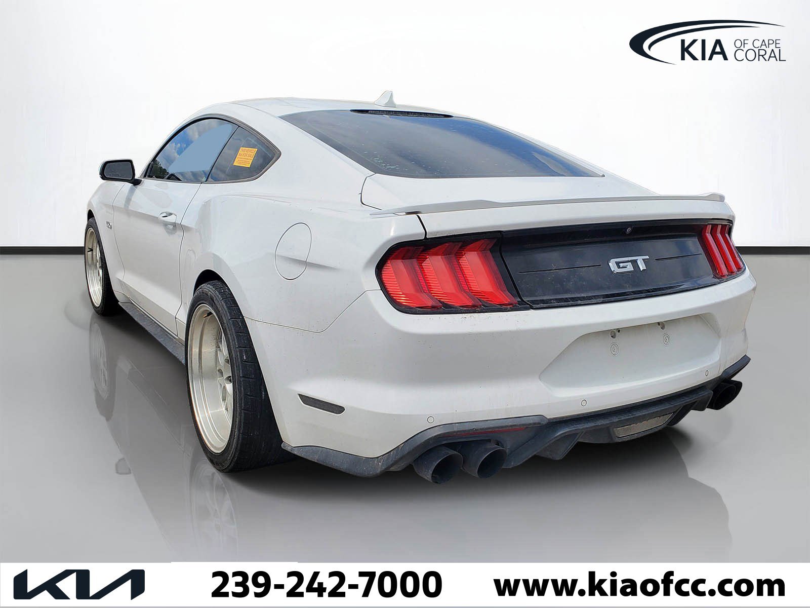 Used 2022 Ford Mustang GT Premium w/ Equipment Group 401A RWD image 4