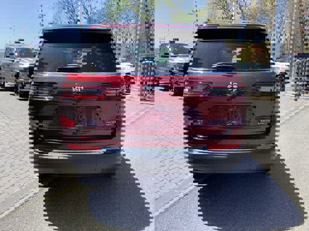 New 2025 Jeep Grand Cherokee L Laredo w/ Luxury Tech Group I image 5