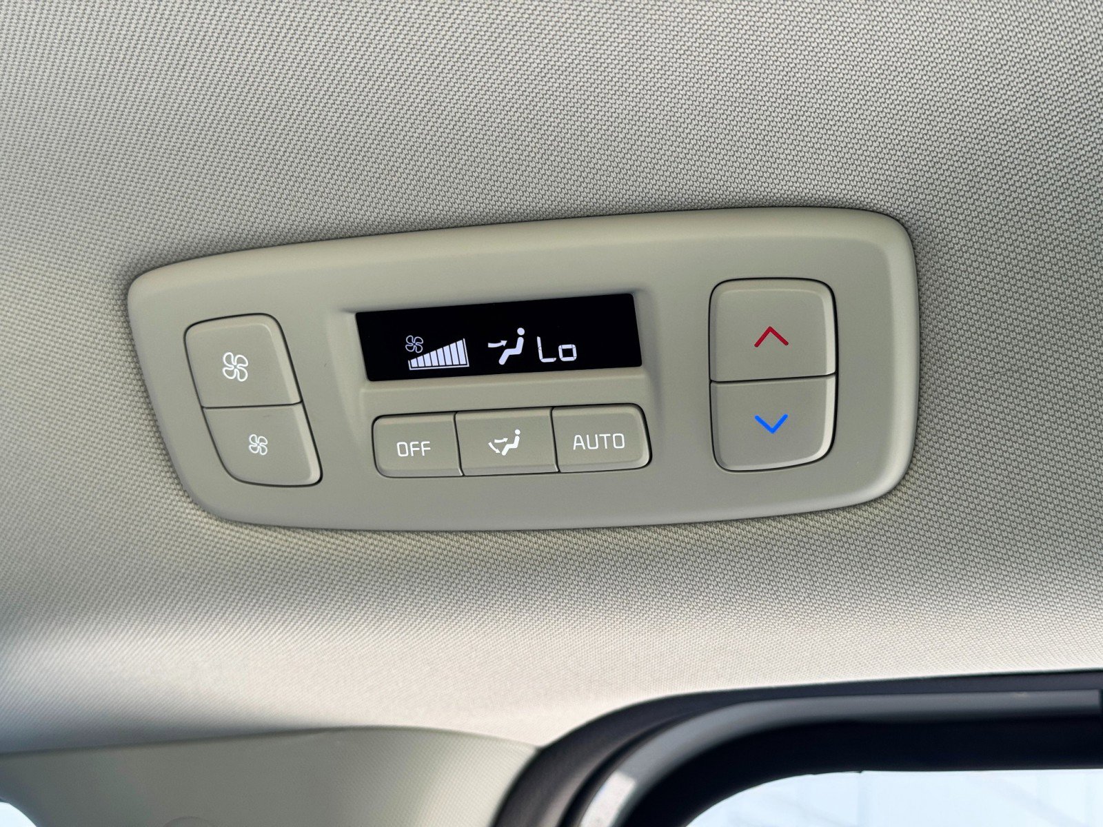 Used 2025 Kia Carnival SX FWD image 38