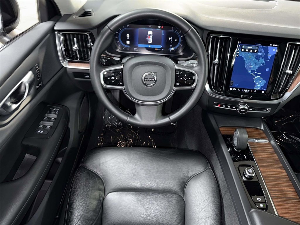 Used 2024 Volvo S60 B5 Plus image 4