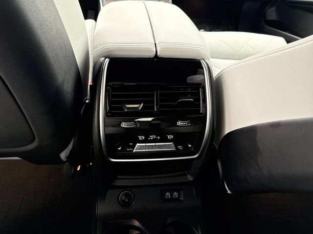 Used 2024 BMW X7 xDrive40i w/ Premium Package AWD/4WD image 15