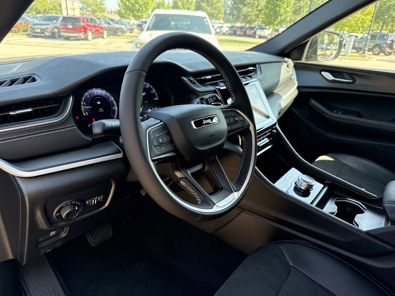 New 2025 Jeep Grand Cherokee L Altitude image 22