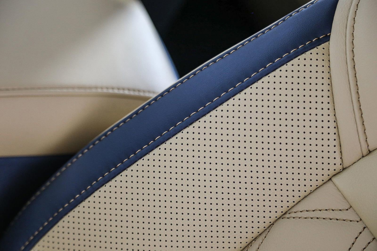 Used 2025 Nissan Sentra SV w/ SV Premium Package image 25