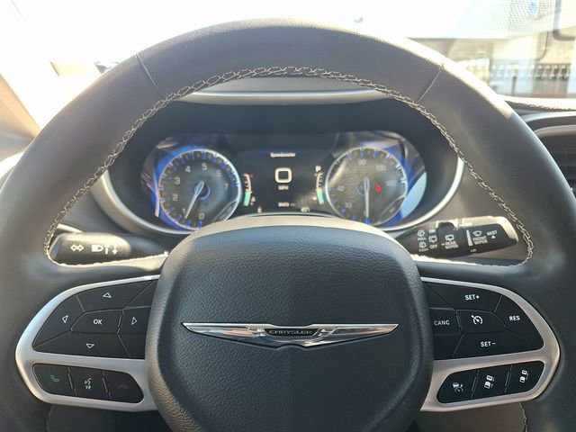 Used 2023 Chrysler Pacifica Touring-L FWD image 20