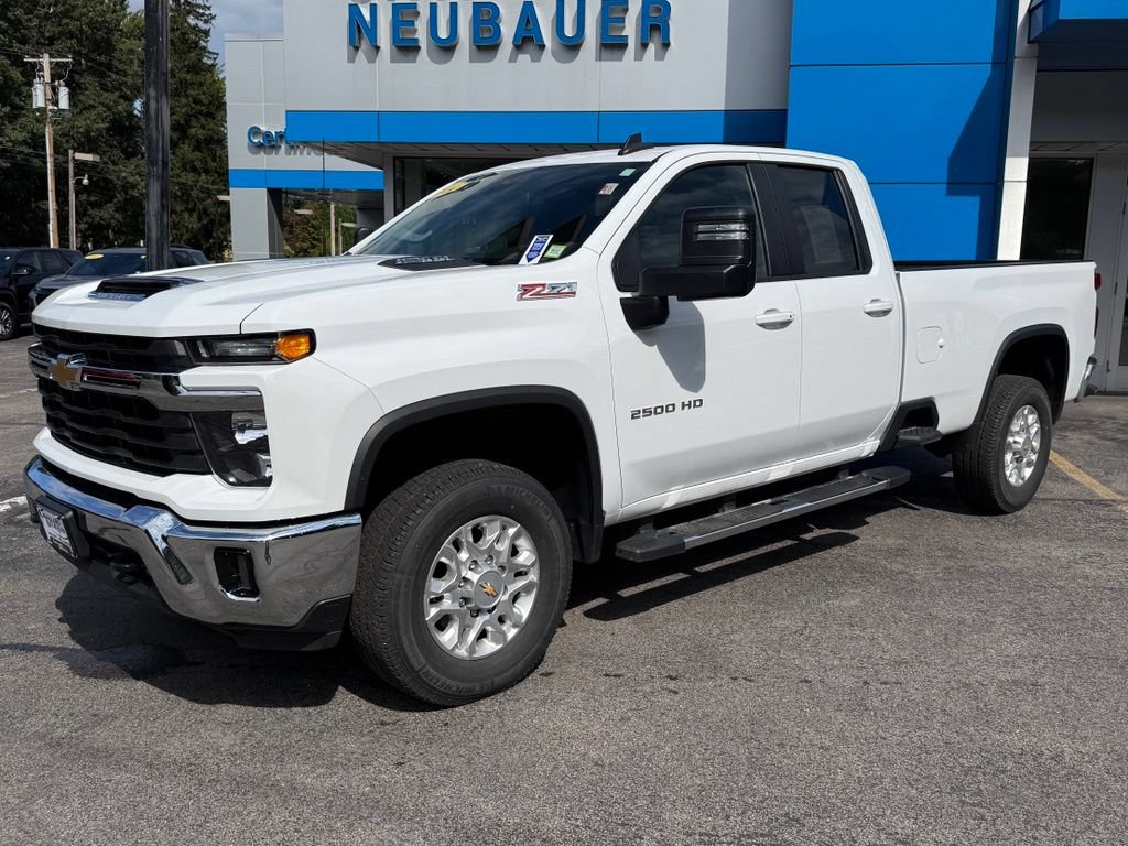 Used 2024 Chevrolet Silverado 2500 LT w/ Convenience Package AWD/4WD image 1