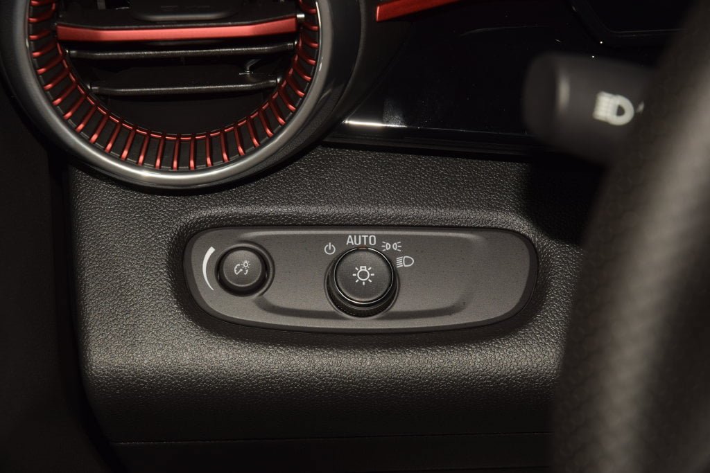 New 2026 Chevrolet Trax RS w/ Sunroof Package FWD image 34