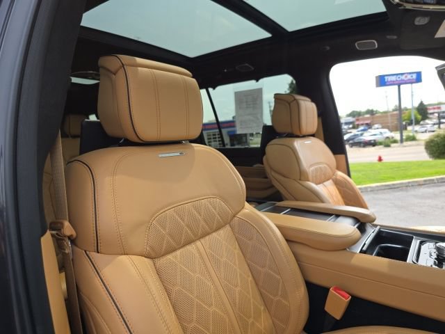 Used 2025 Jeep Grand Wagoneer L Series III w/ Rear Seat Video Group 1 AWD/4WD image 51