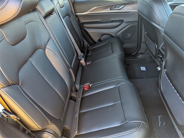 New 2025 Jeep Grand Cherokee Limited w/ Black Appearance Package image 30