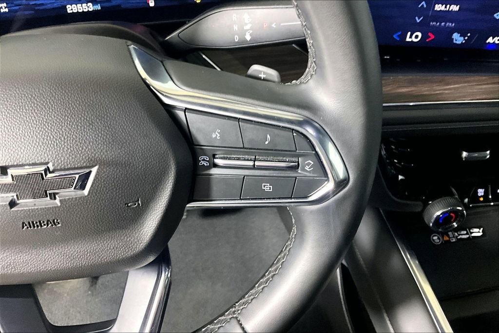 Used 2025 Chevrolet Suburban Z71 image 15