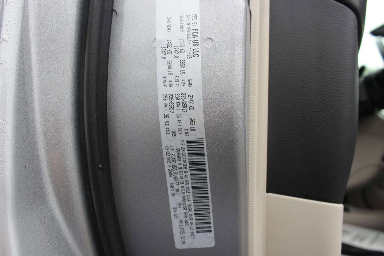 Used 2020 Chrysler Pacifica Touring-L FWD image 31