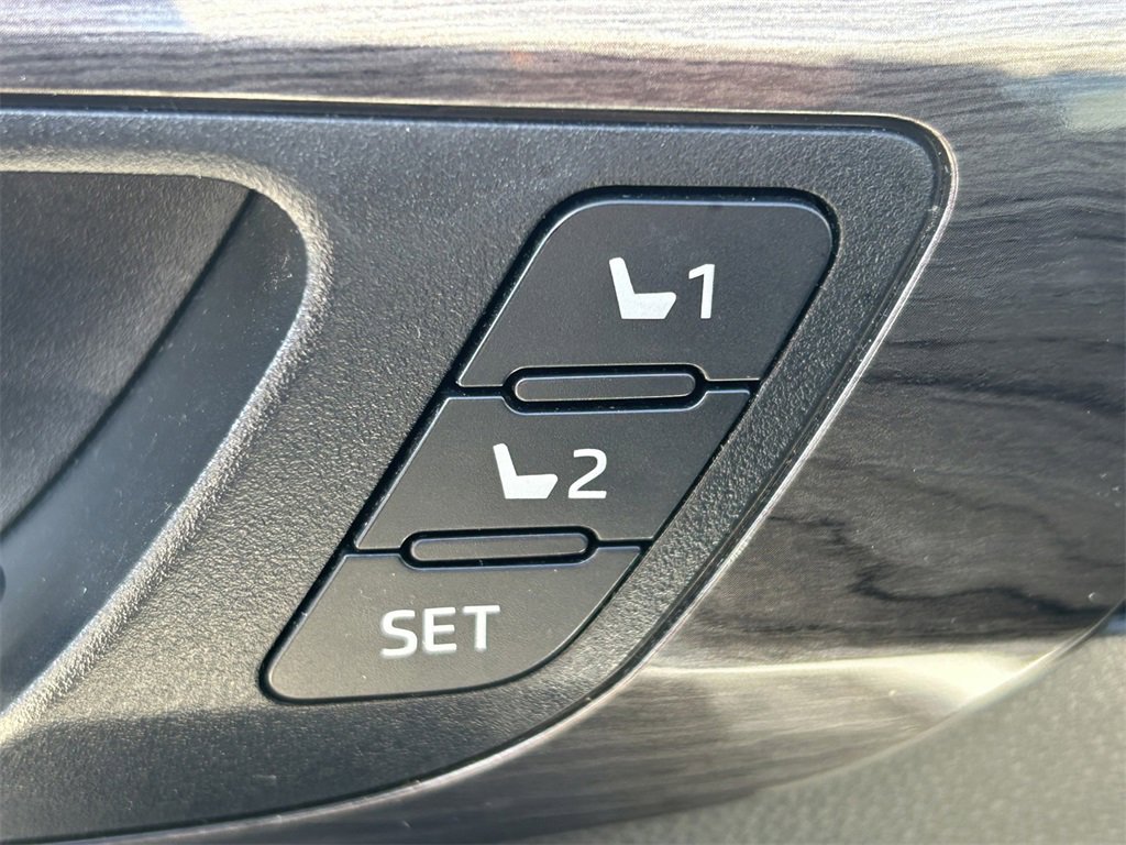 Used 2020 Toyota Highlander Limited image 27