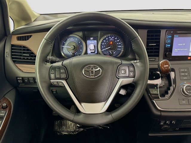 Used 2017 Toyota Sienna XLE image 11