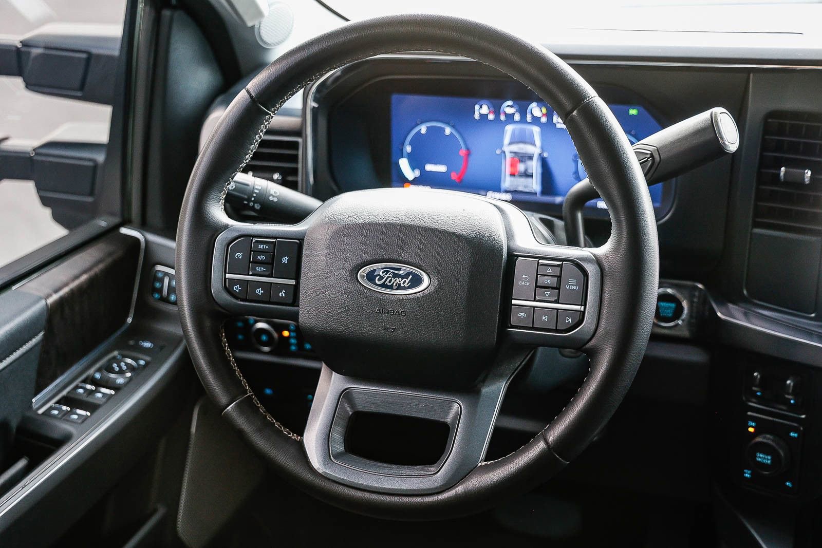 Used 2025 Ford F250 Lariat w/ Black Appearance Package AWD/4WD image 13