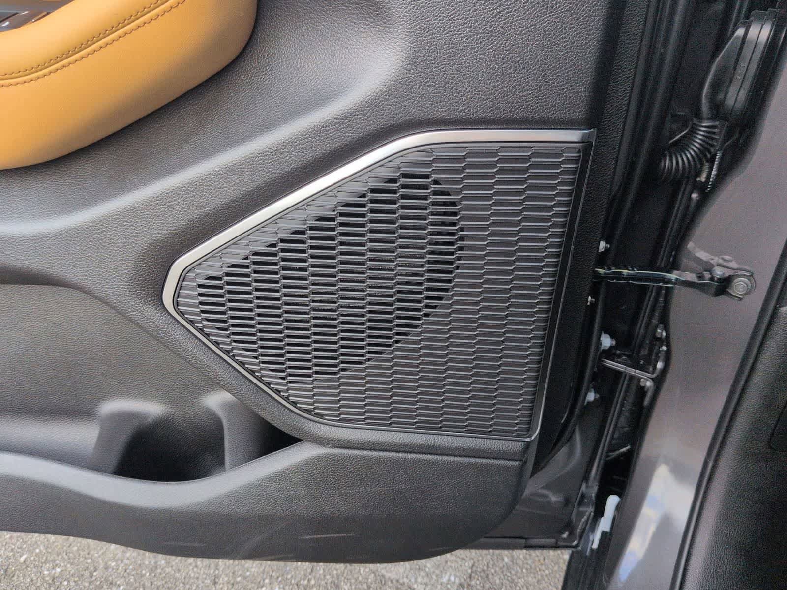 New 2025 Jeep Grand Cherokee Summit w/ Obsidian Package image 29