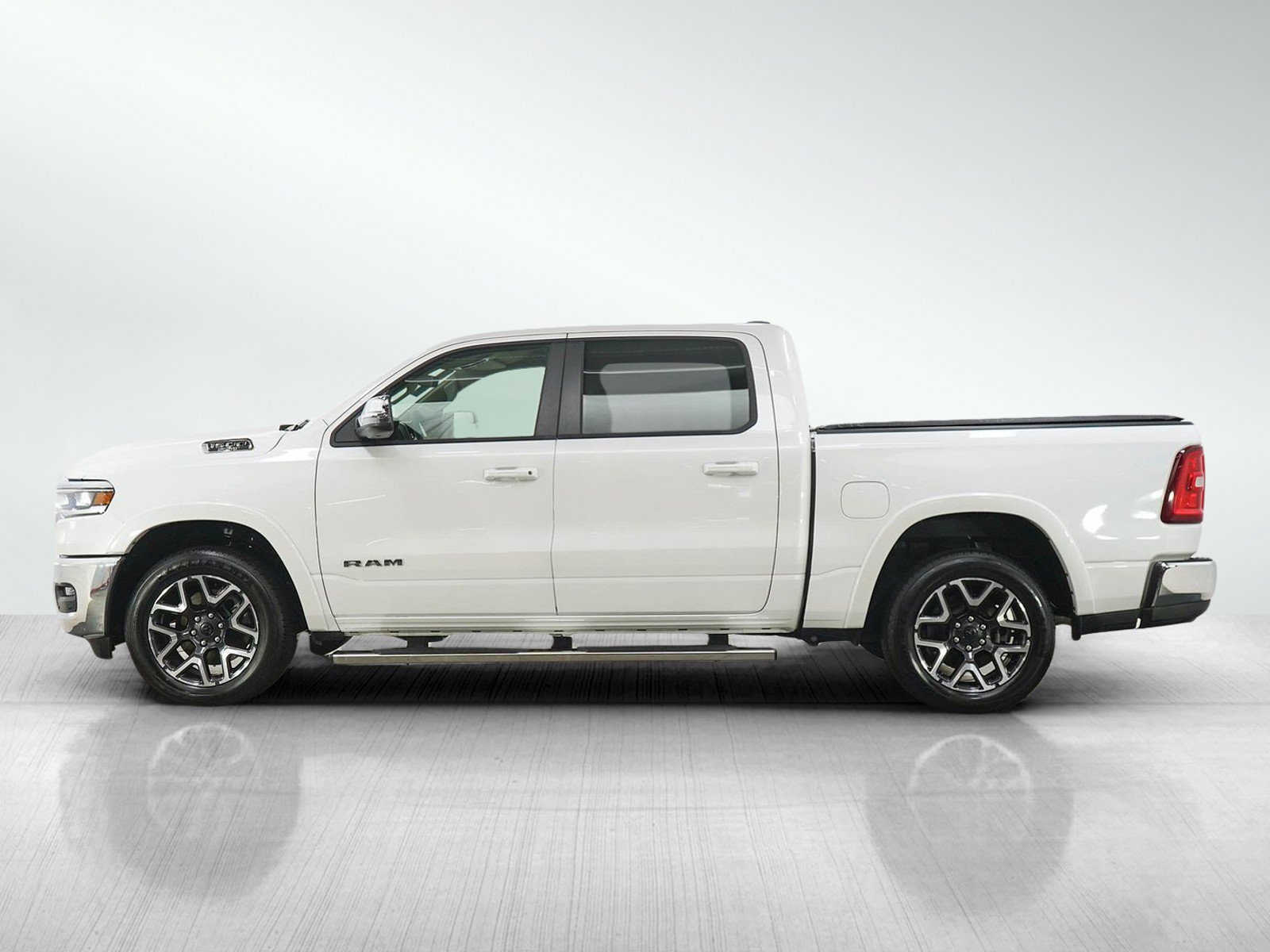 Used 2025 RAM 1500 Laramie AWD/4WD image 2