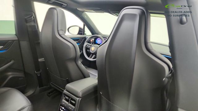 Used 2025 Porsche Macan Electric RWD image 27