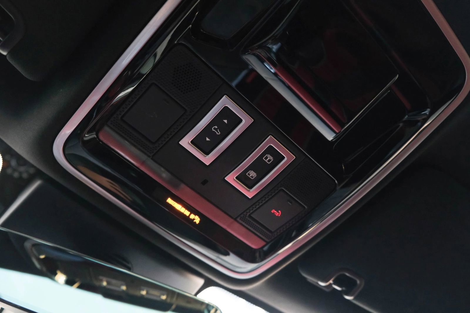 Used 2017 Land Rover Range Rover Sport SVR image 42