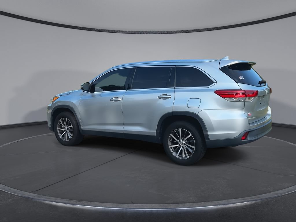 Used 2019 Toyota Highlander XLE FWD image 6