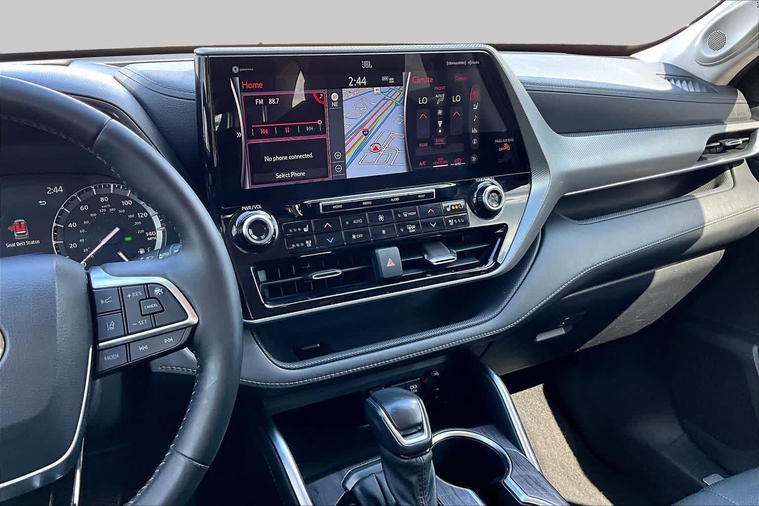 Used 2021 Toyota Highlander Limited AWD/4WD image 7