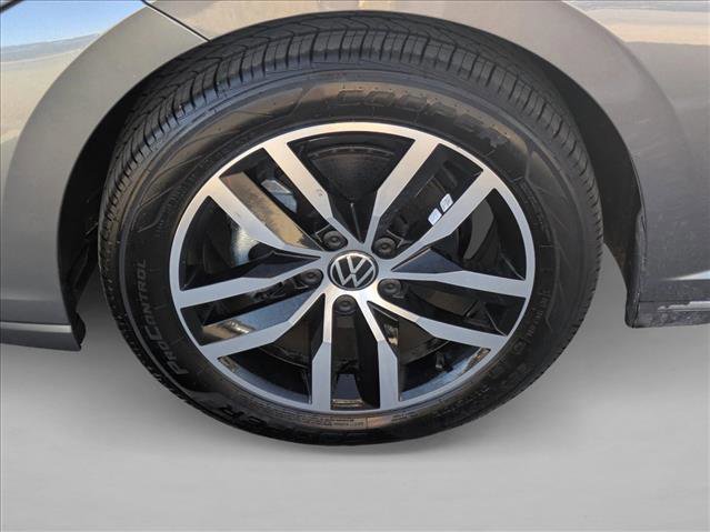 Used 2025 Volkswagen Jetta SE FWD image 21