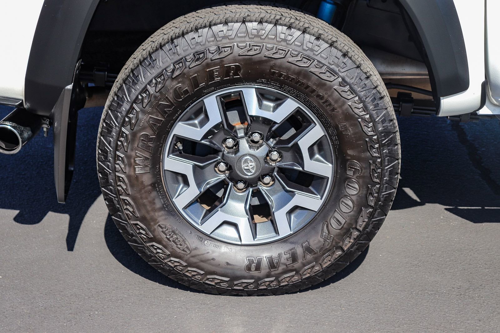 Certified 2023 Toyota Tacoma TRD Off-Road w/ Advanced Technology Package AWD/4WD image 9