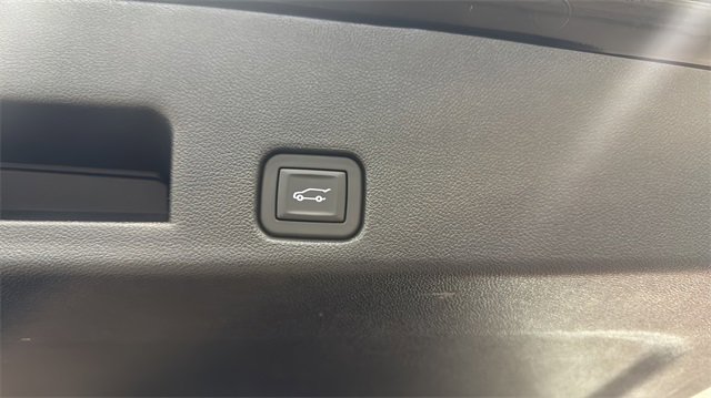Used 2025 GMC Acadia Elevation image 30