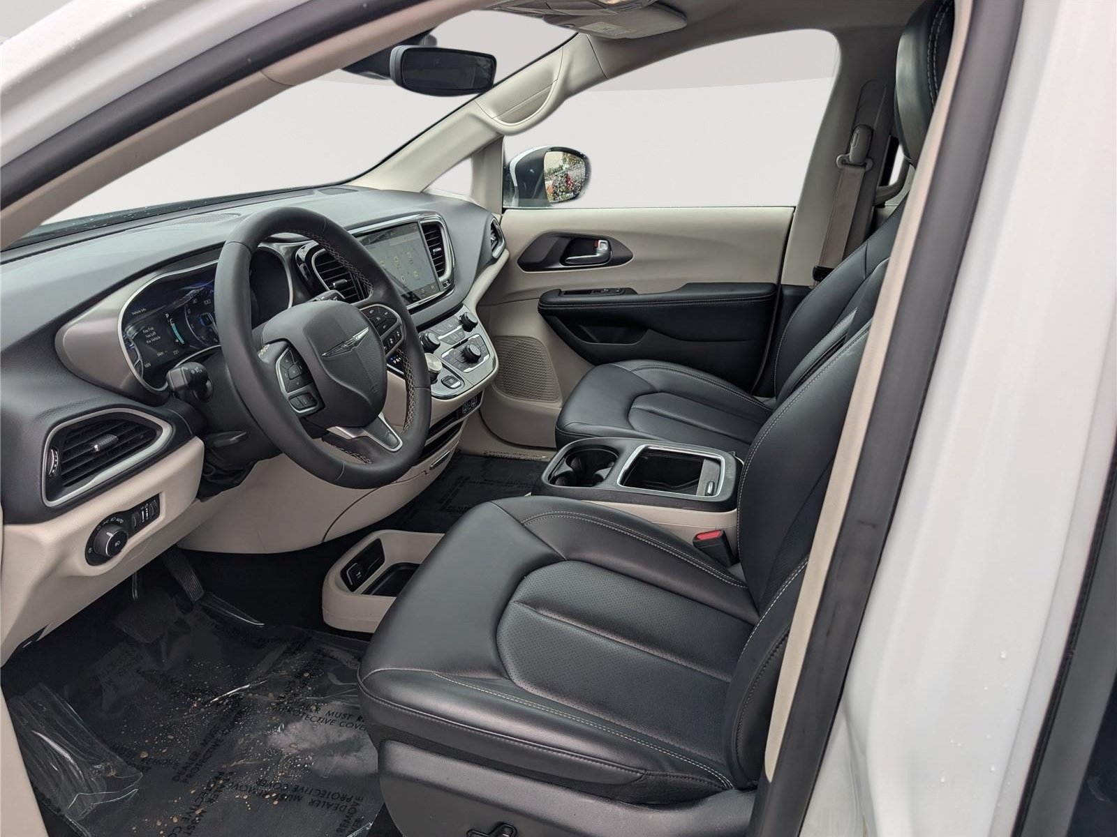 Used 2023 Chrysler Pacifica Touring-L FWD image 16