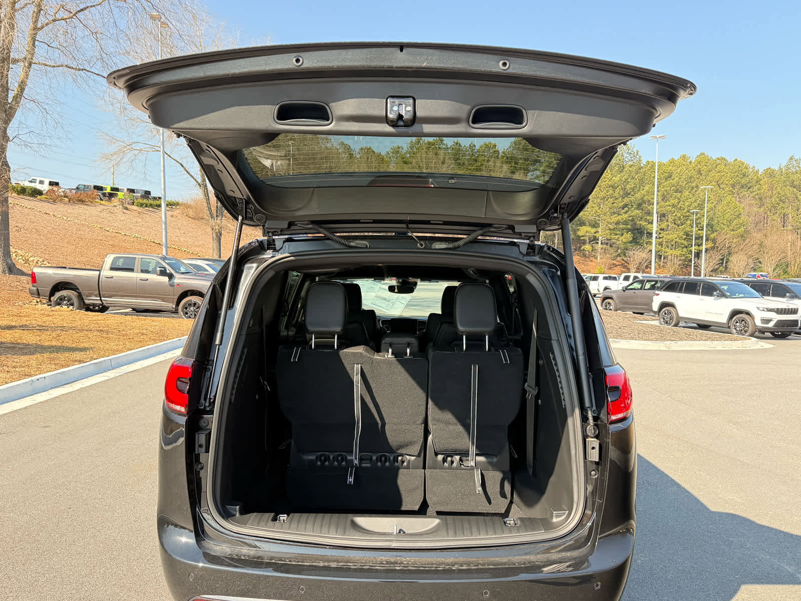 New 2026 Chrysler Pacifica Select w/ S Appearance Package image 32