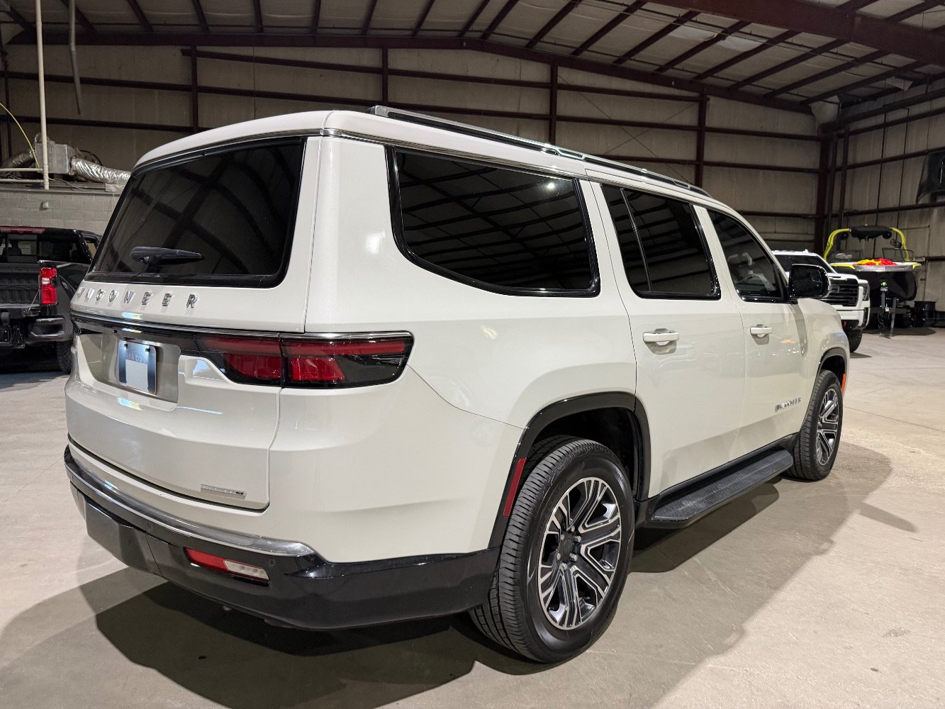 Used 2022 Jeep Wagoneer Series III RWD image 5