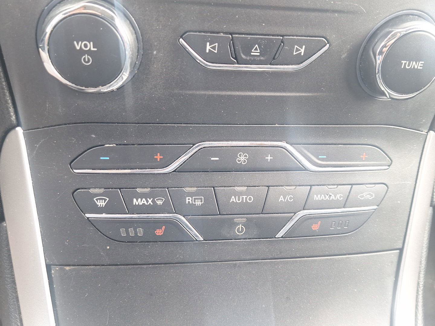 Used 2017 Ford Edge SEL w/ Equipment Group 201A AWD/4WD image 29