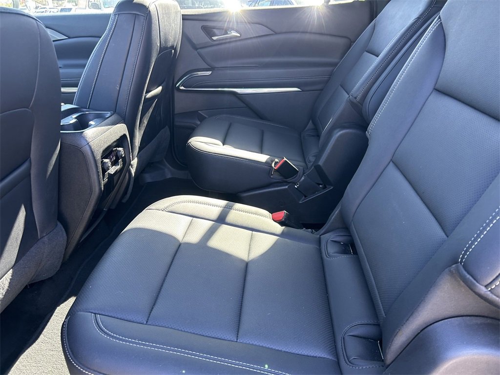 Used 2025 Chevrolet Traverse LT image 15
