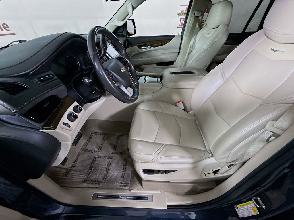 Used 2020 Cadillac Escalade Luxury image 25